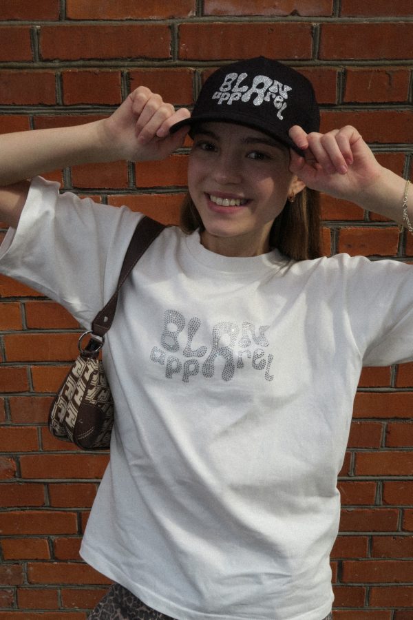 T-shirt z logo z kryształków off white - obrazek 3